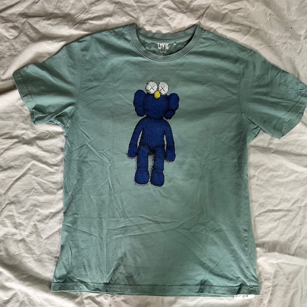 Uniqlo X KAWS Collab Tshirt size small